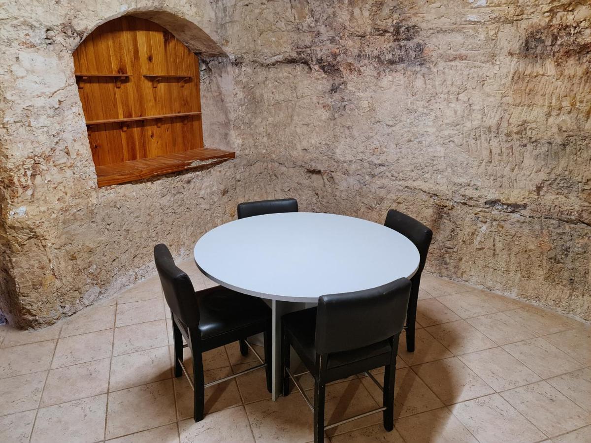 Underwood Court Fresh Dugout- Hosted By Coober Pedy Accommodations Exterior foto